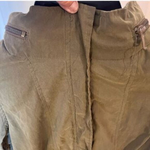 Green Utility Jacket with Stand-Up Collar, Pockets and Fitted Waist - Picture 3 of 6